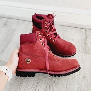 Timberland Woman Satin Collar Waterproof Boots size 7